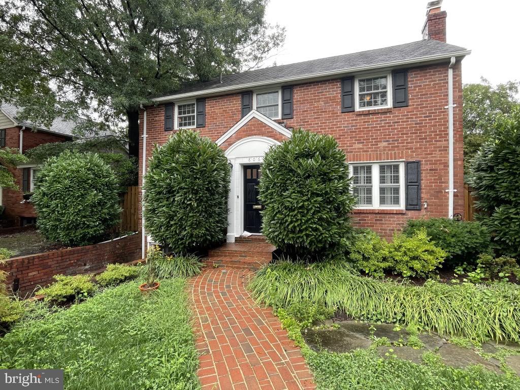 806 N OVERLOOK DRIVE