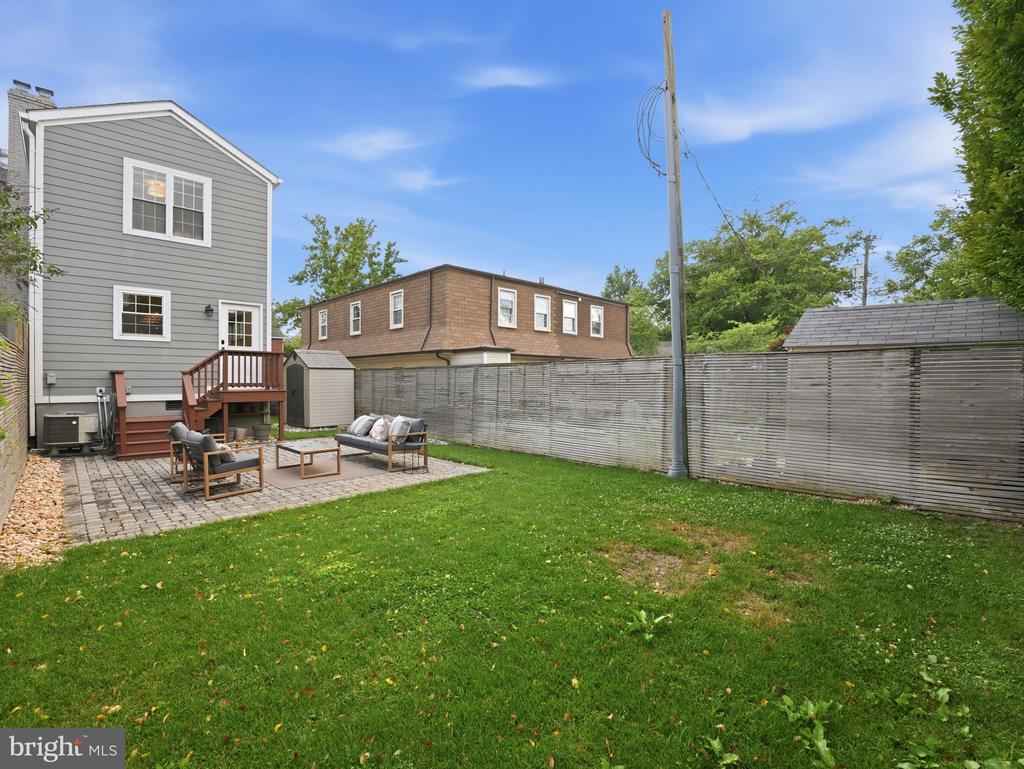 102 E HOWELL AVENUE