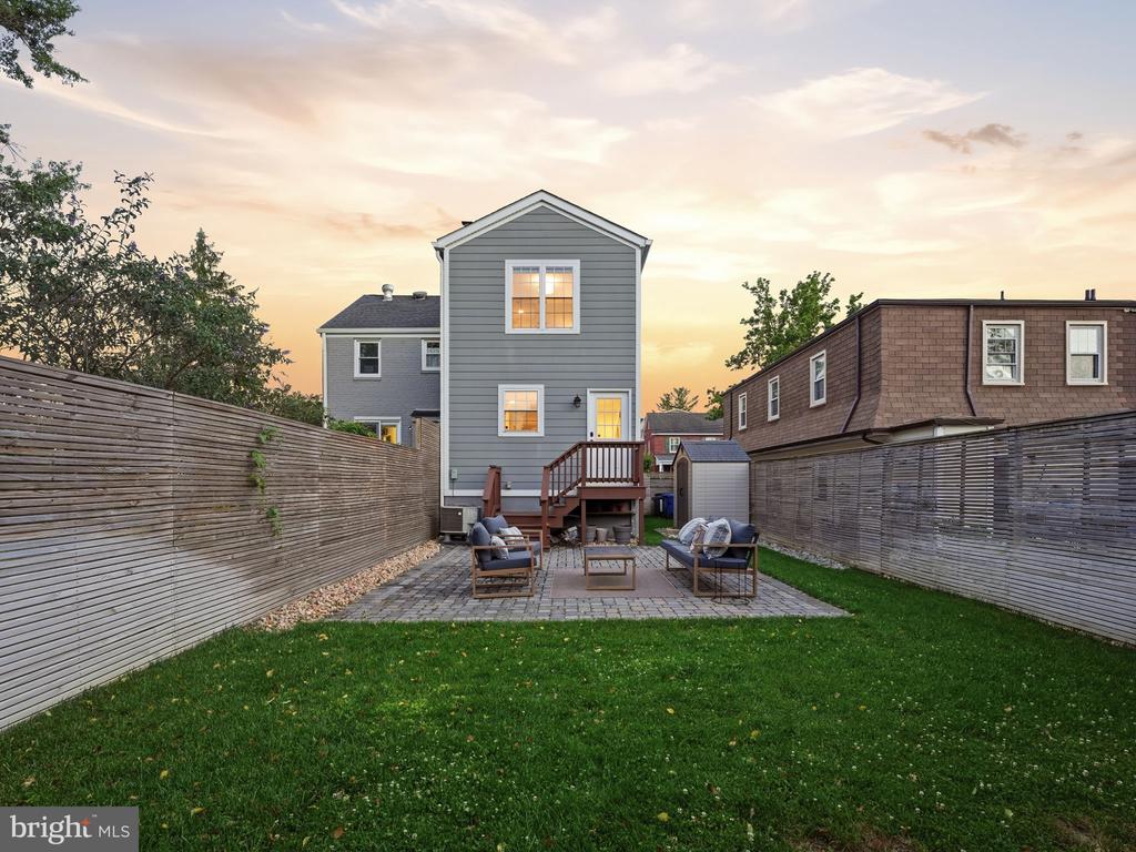 102 E HOWELL AVENUE