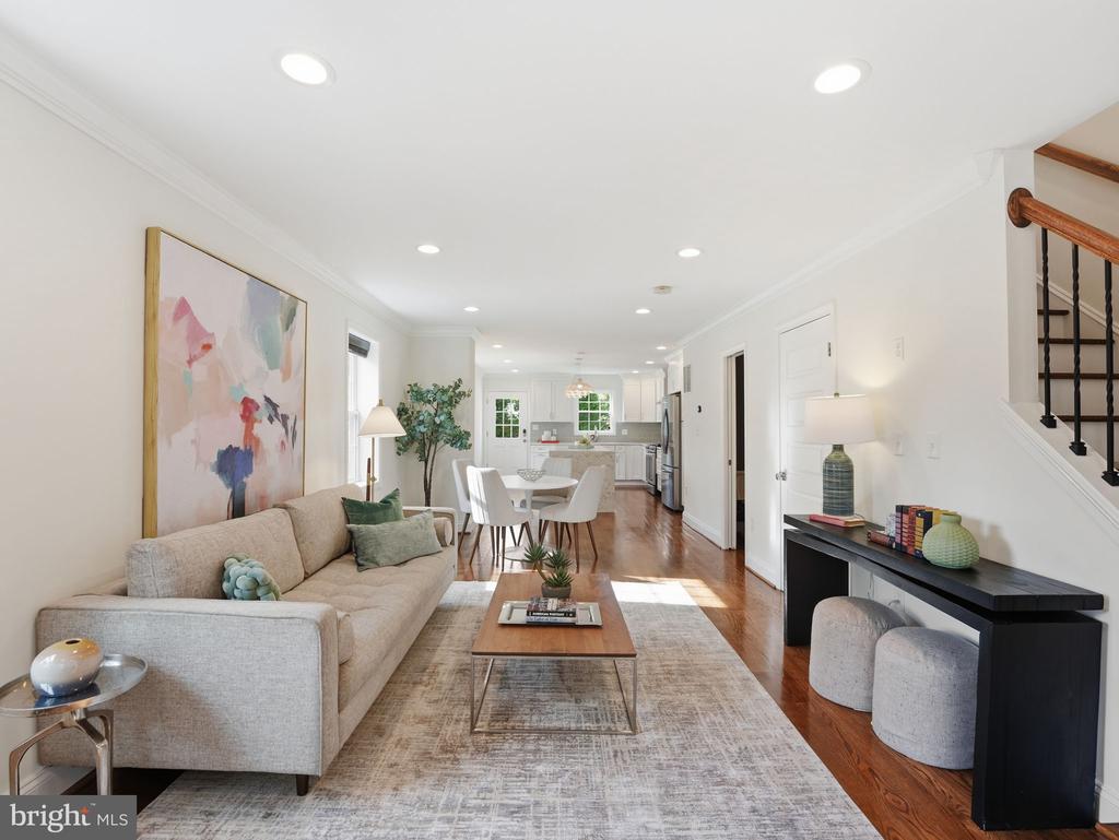102 E HOWELL AVENUE