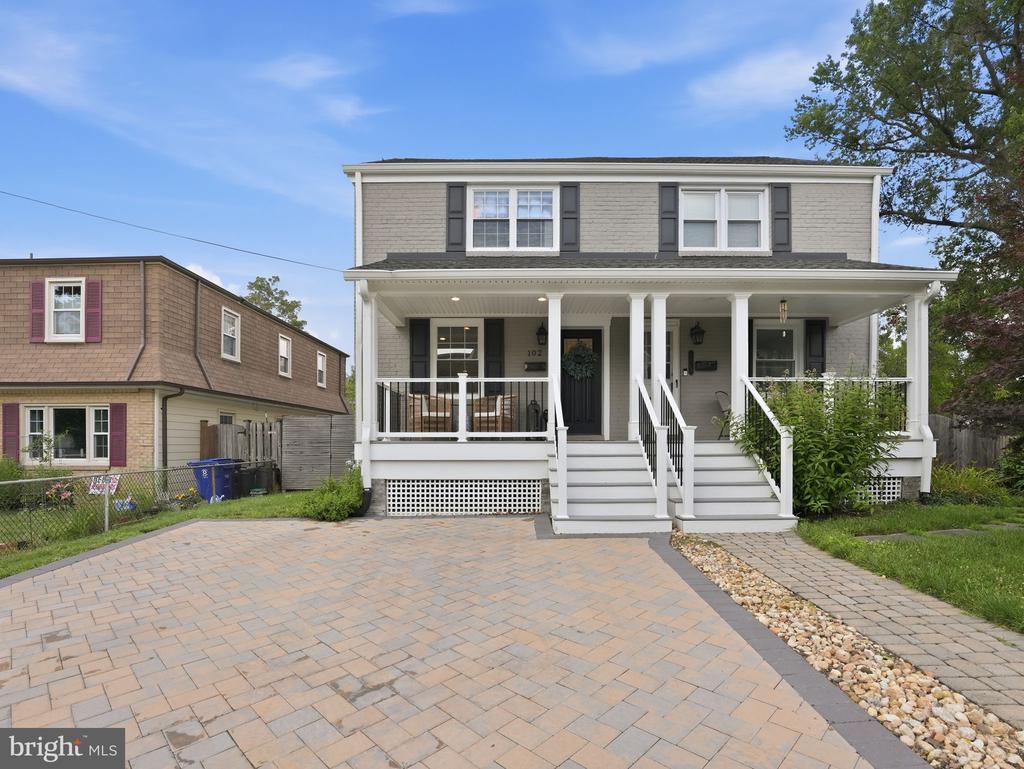 102 E HOWELL AVENUE