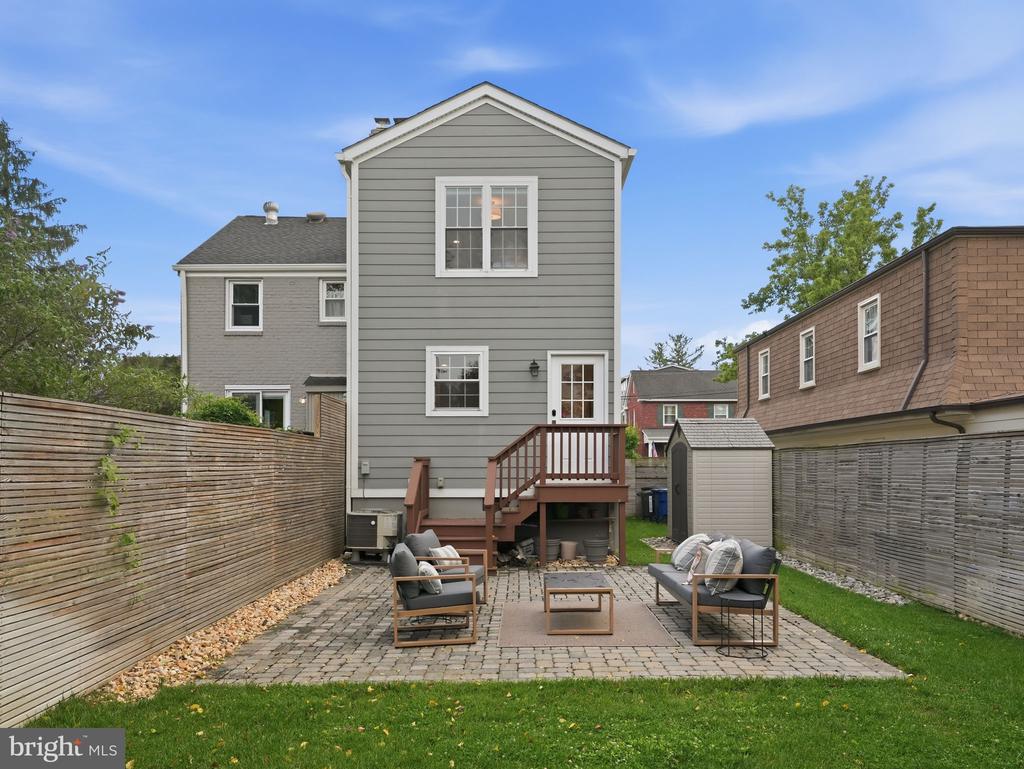 102 E HOWELL AVENUE