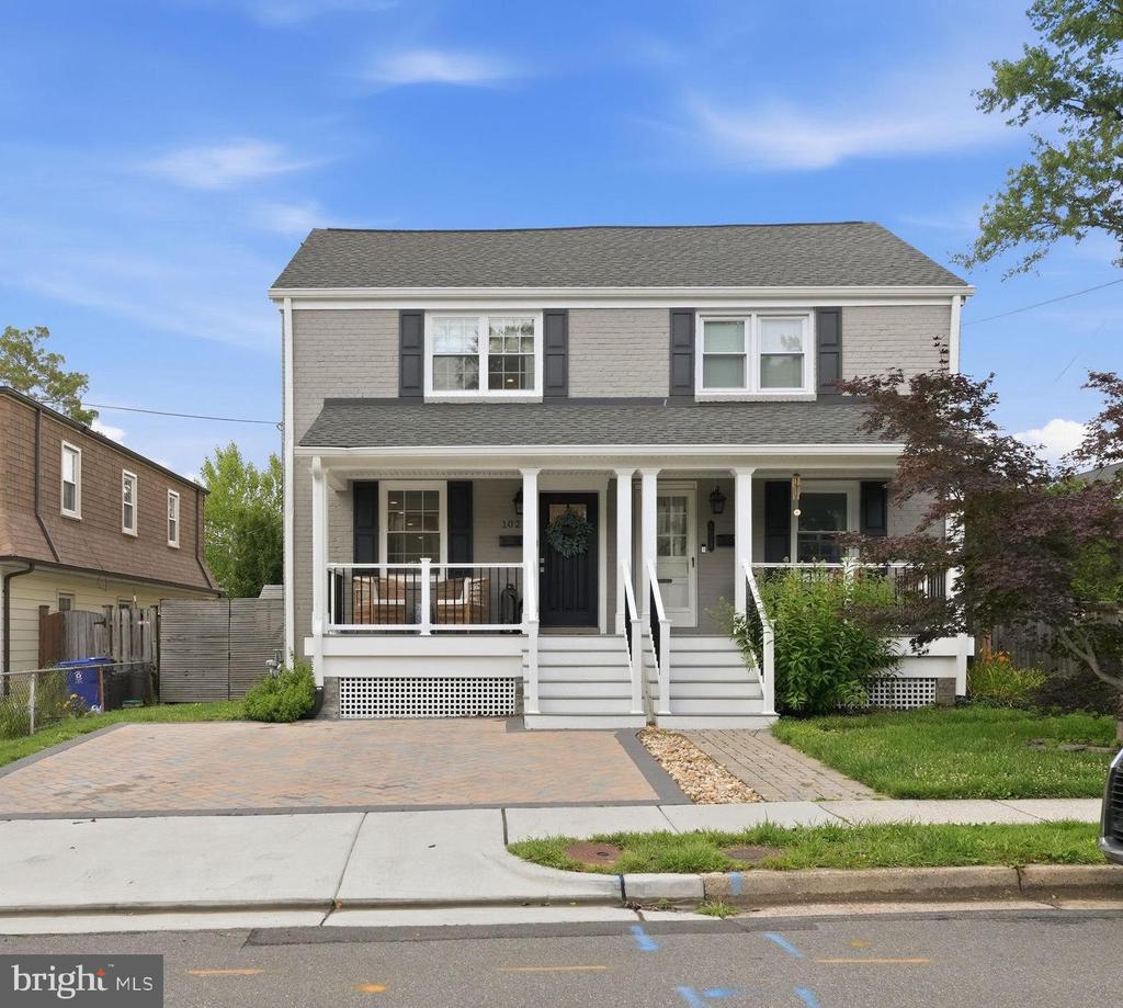 102 E HOWELL AVENUE