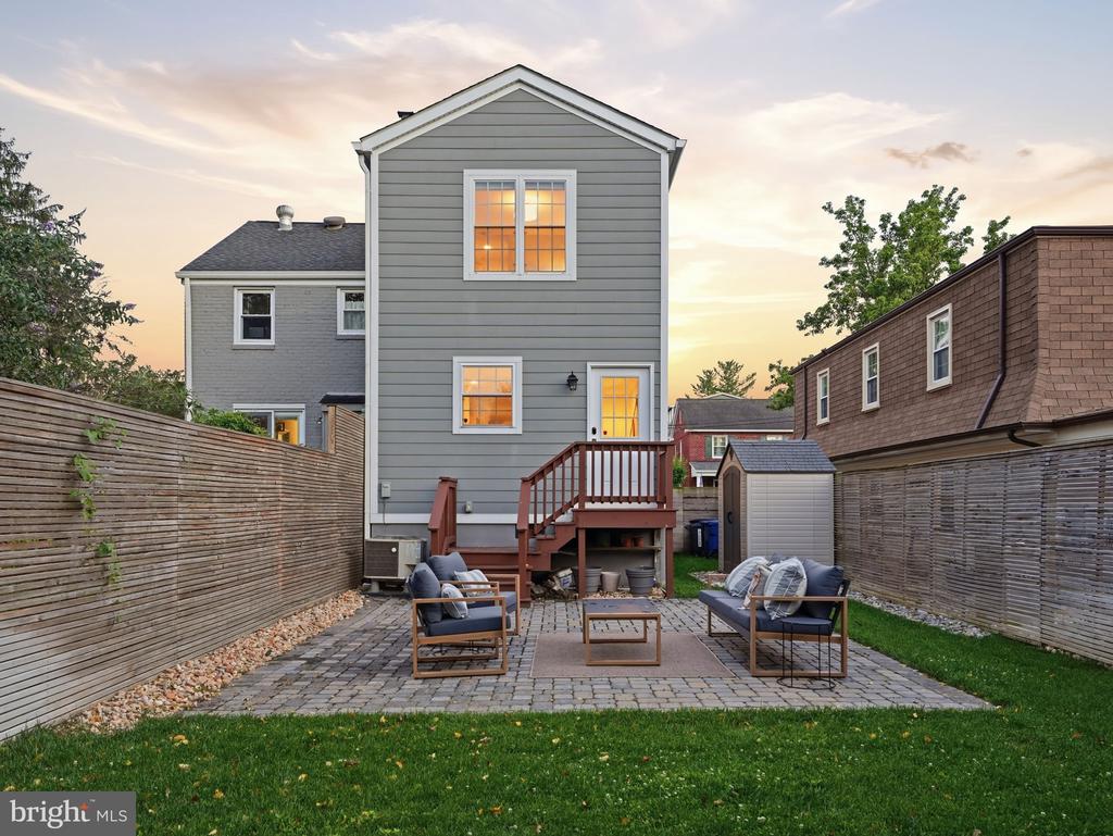 102 E HOWELL AVENUE