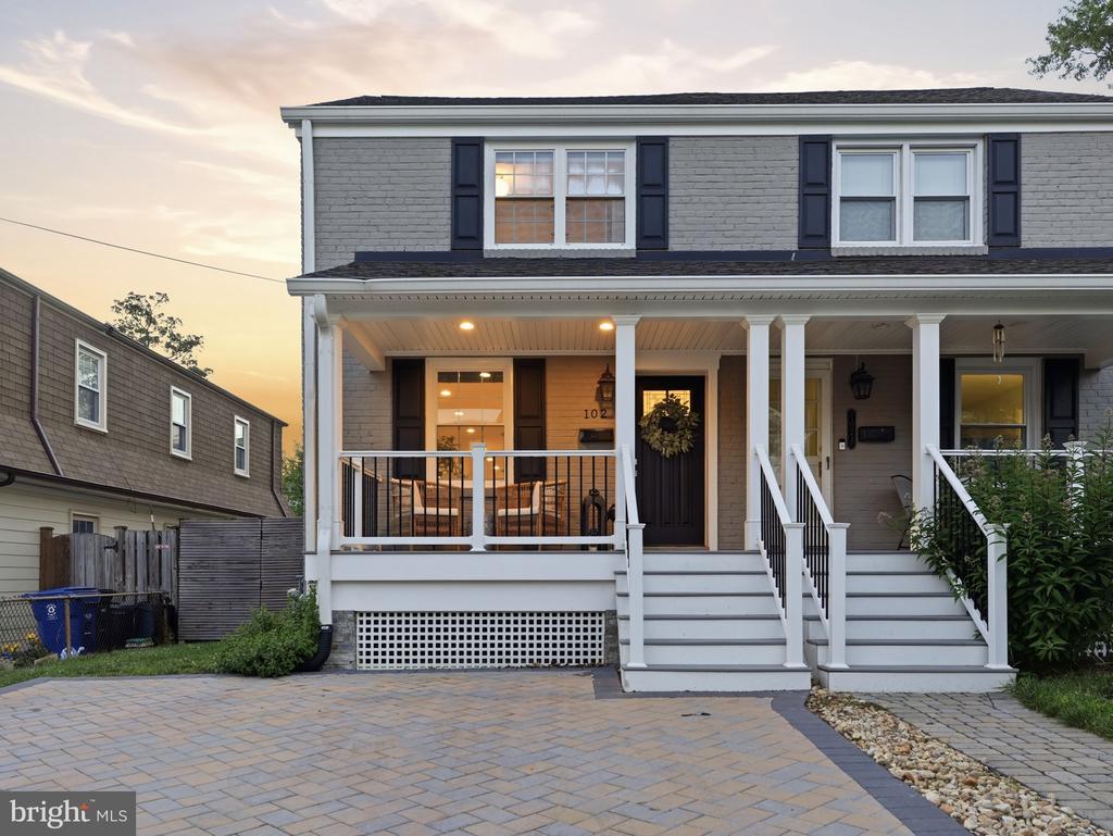 102 E HOWELL AVENUE