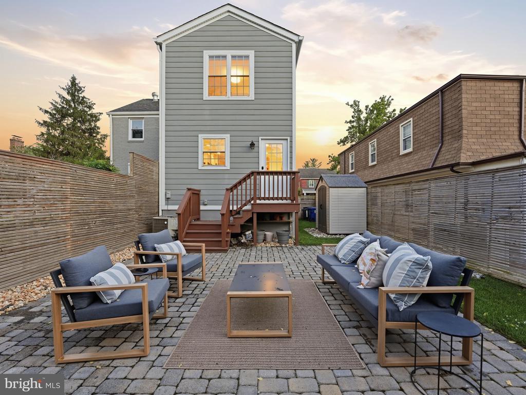 102 E HOWELL AVENUE