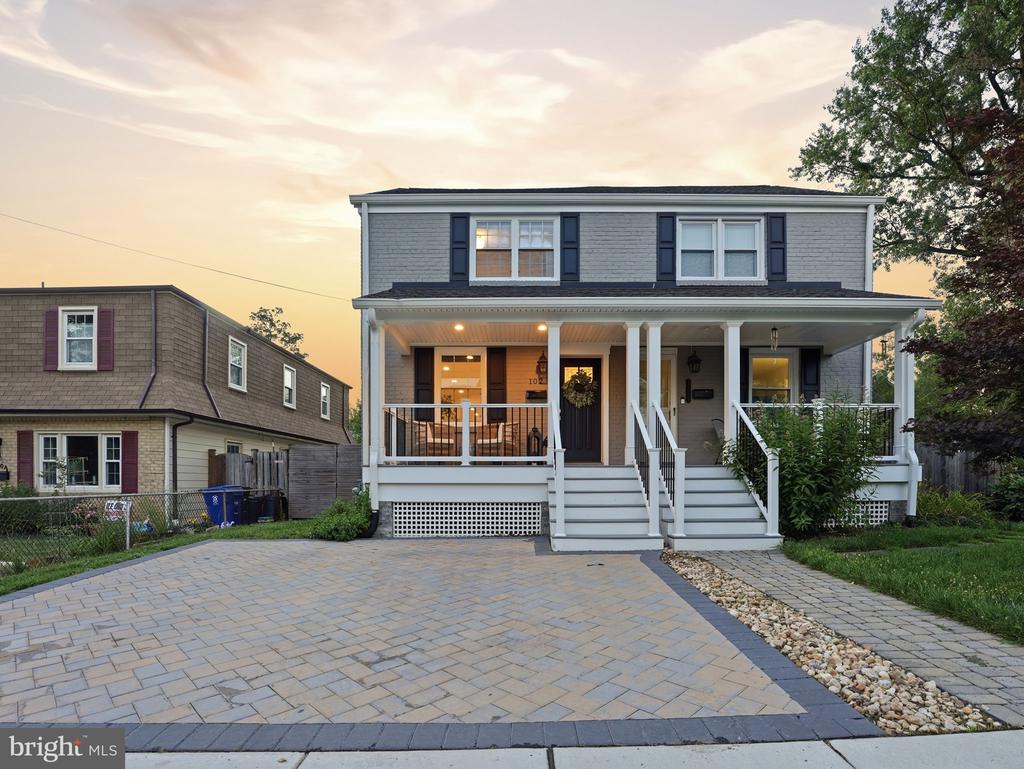 102 E HOWELL AVENUE