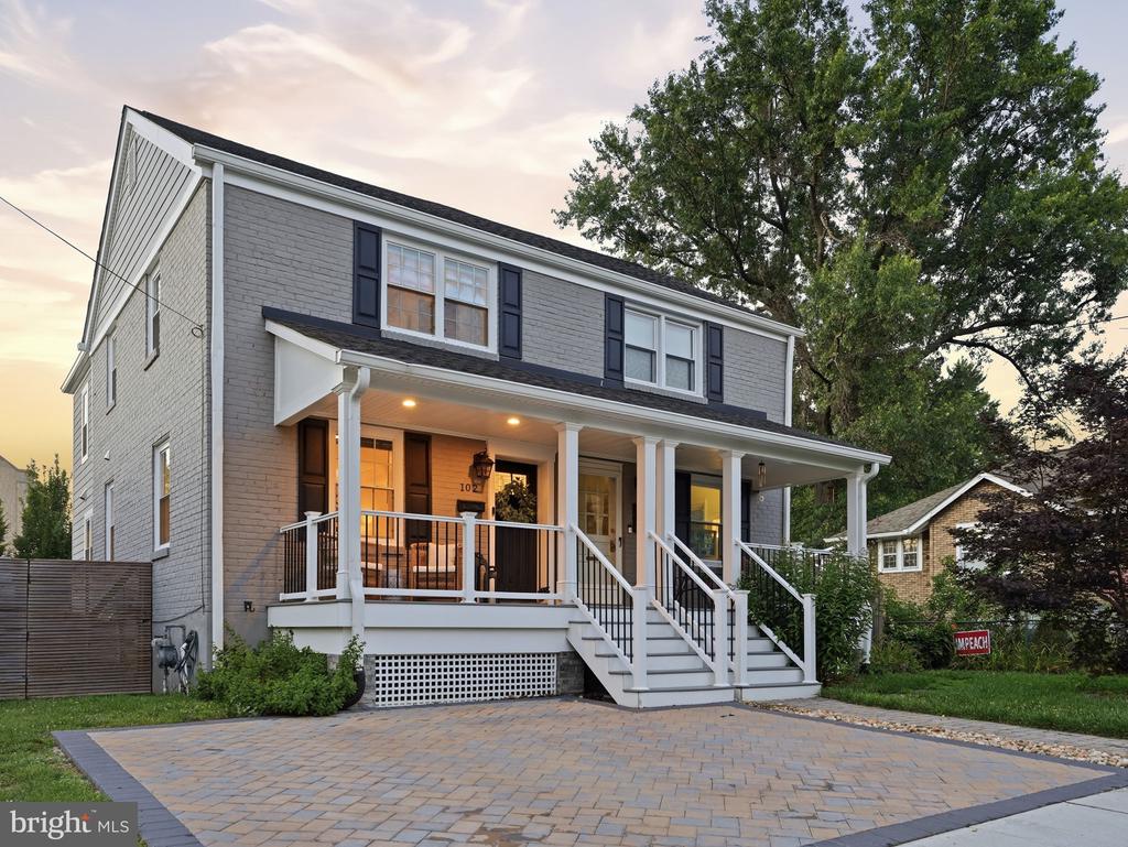 102 E HOWELL AVENUE