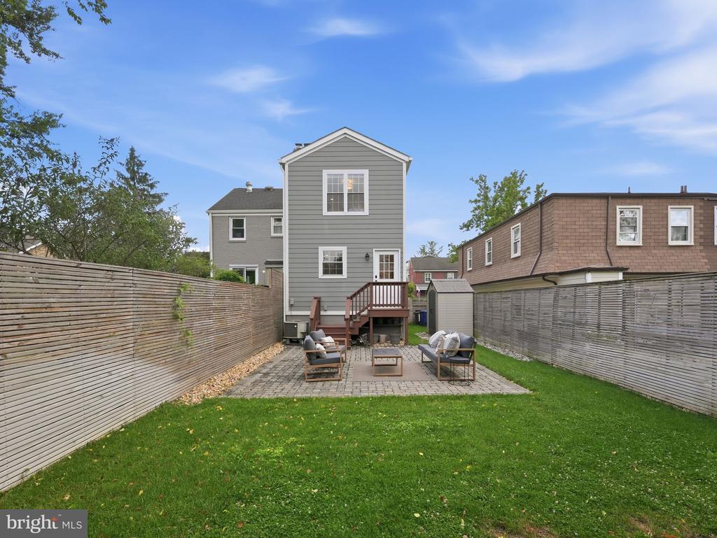 102 E HOWELL AVENUE