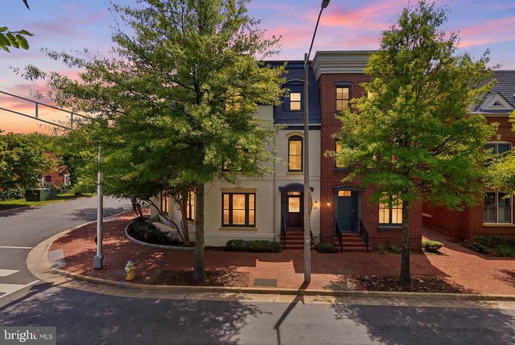 1302 DUKE STREET