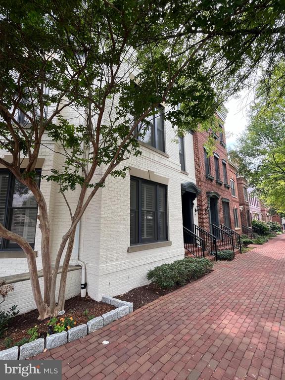 1302 DUKE STREET
