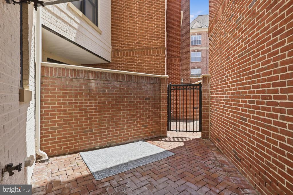 1302 DUKE STREET