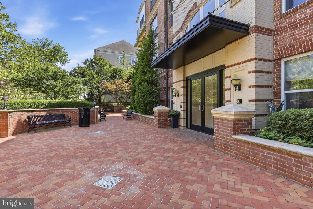 1302 DUKE STREET