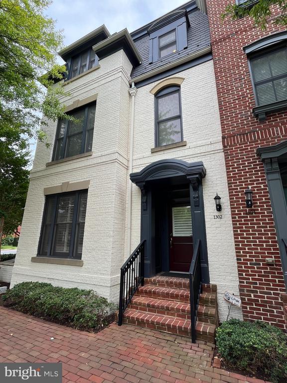 1302 DUKE STREET