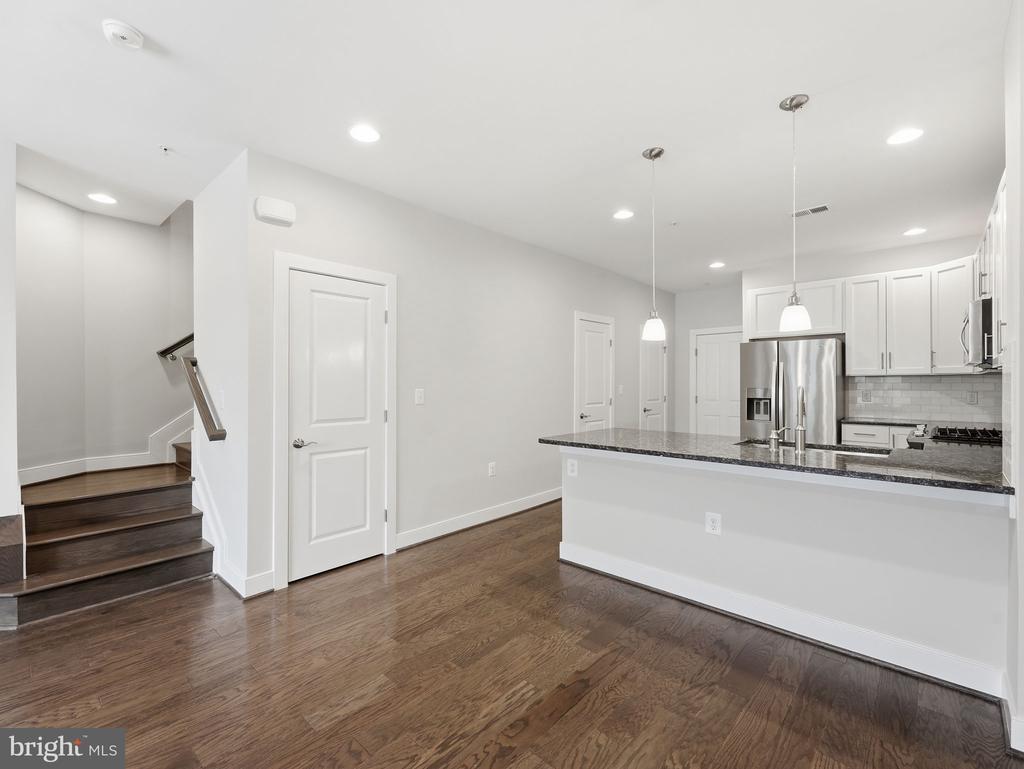 1912 POTOMAC AVENUE Unit: 101