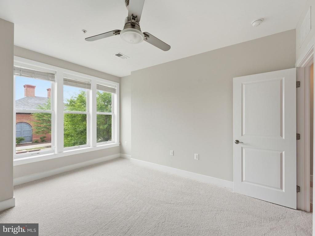 1912 POTOMAC AVENUE Unit: 101