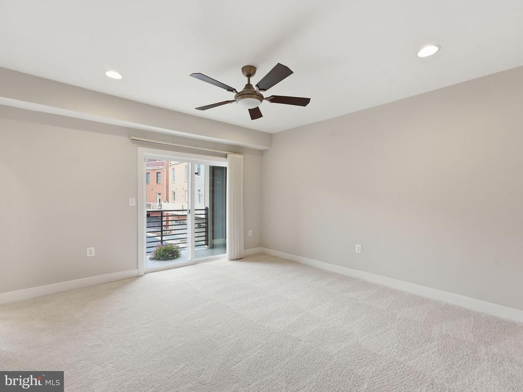 1912 POTOMAC AVENUE Unit: 101