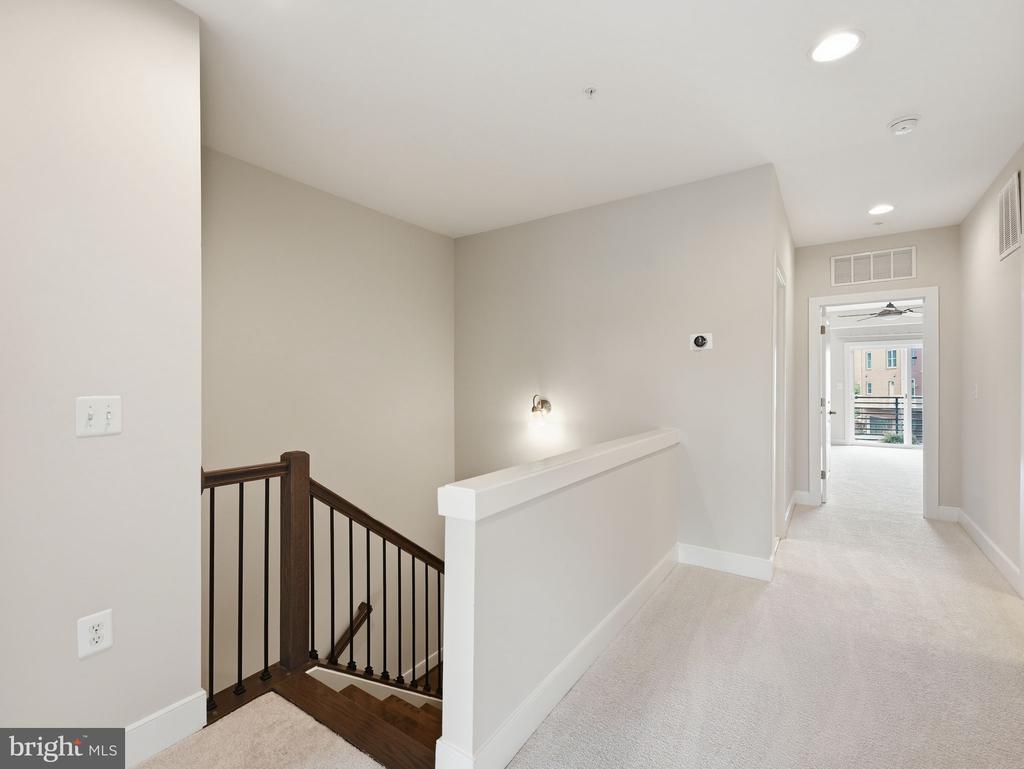 1912 POTOMAC AVENUE Unit: 101