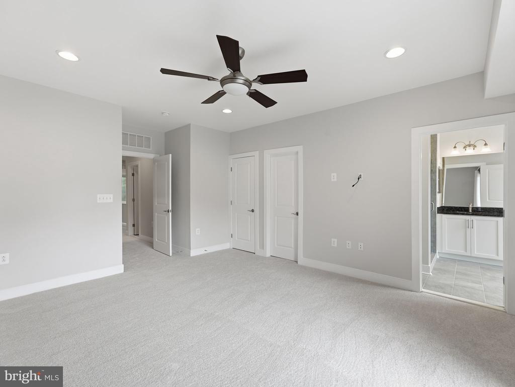 1912 POTOMAC AVENUE Unit: 101