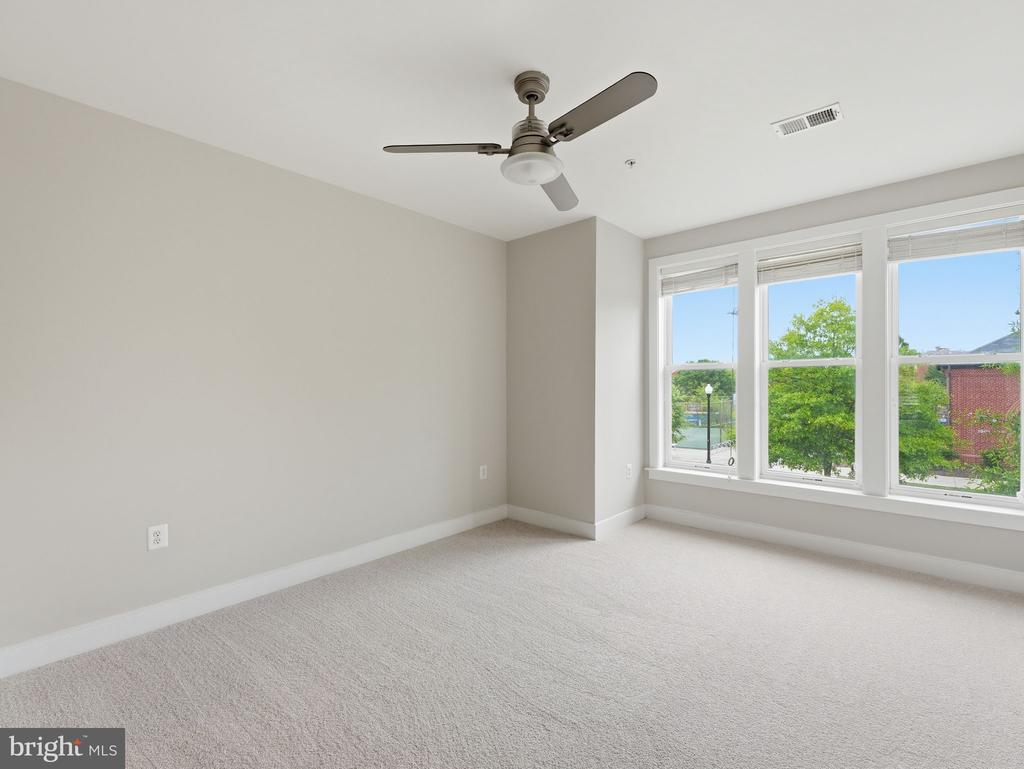 1912 POTOMAC AVENUE Unit: 101