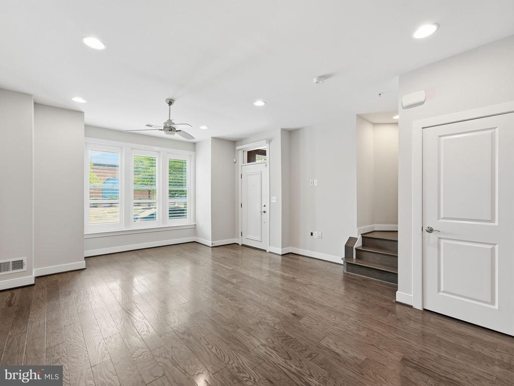 1912 POTOMAC AVENUE Unit: 101