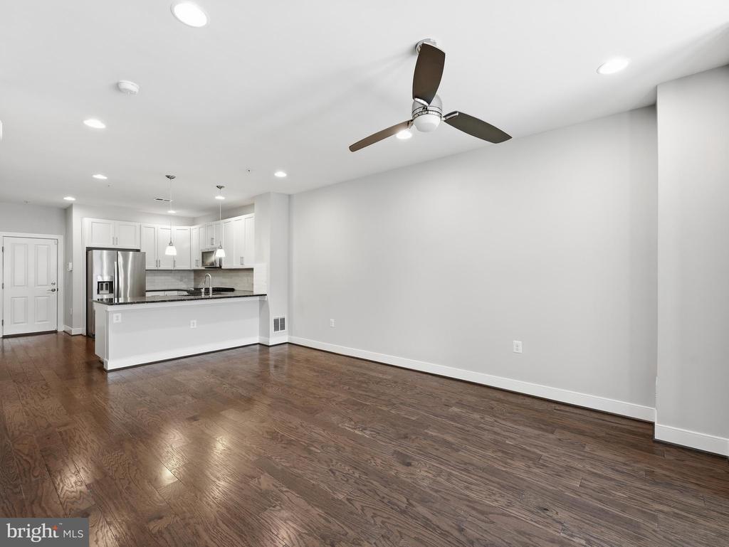 1912 POTOMAC AVENUE Unit: 101