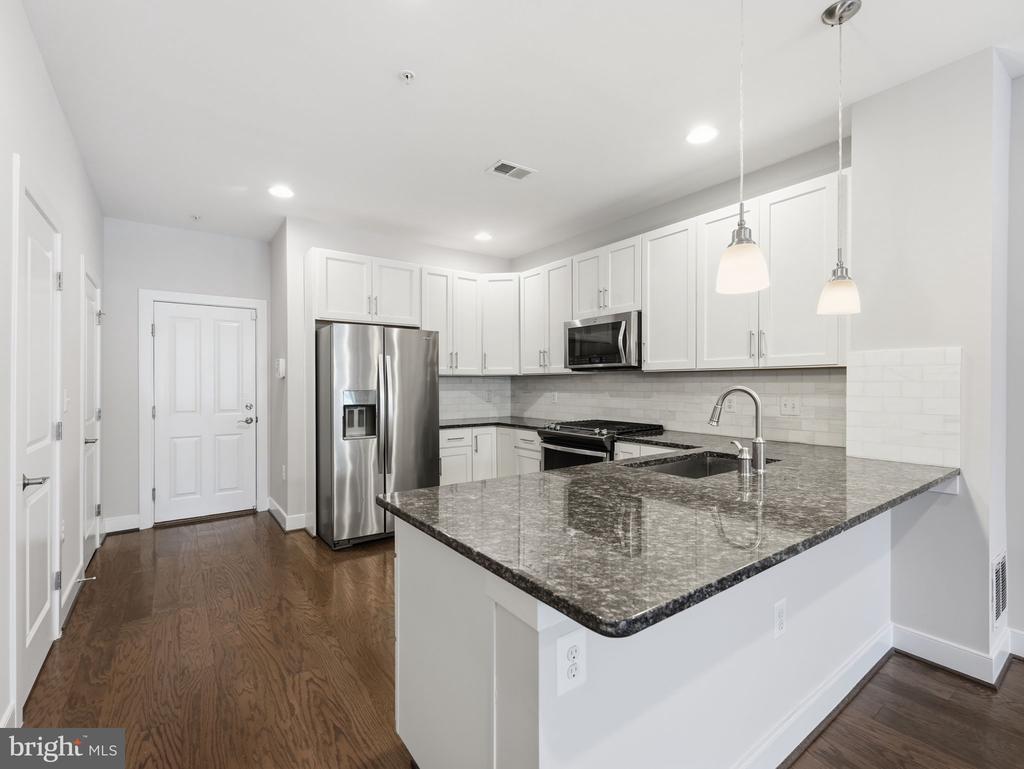 1912 POTOMAC AVENUE Unit: 101