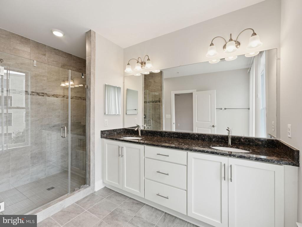 1912 POTOMAC AVENUE Unit: 101