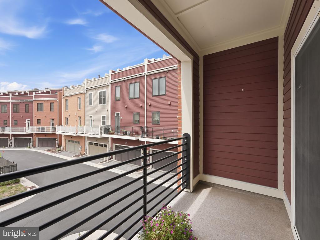 1912 POTOMAC AVENUE Unit: 101