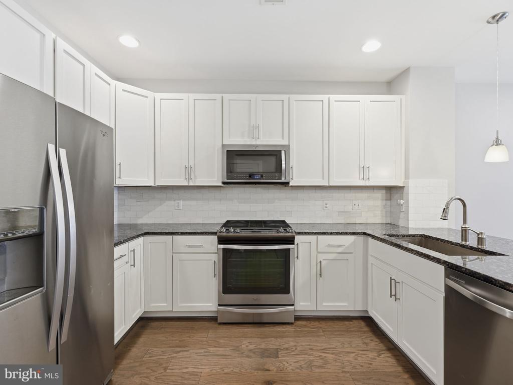 1912 POTOMAC AVENUE Unit: 101