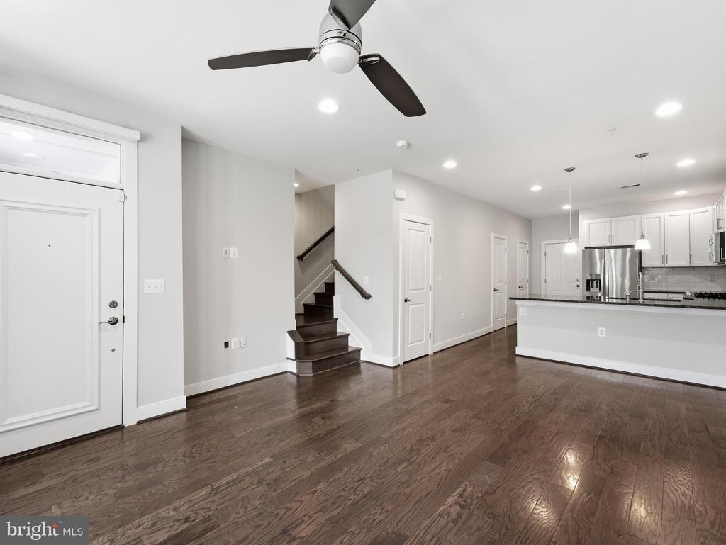 1912 POTOMAC AVENUE Unit: 101