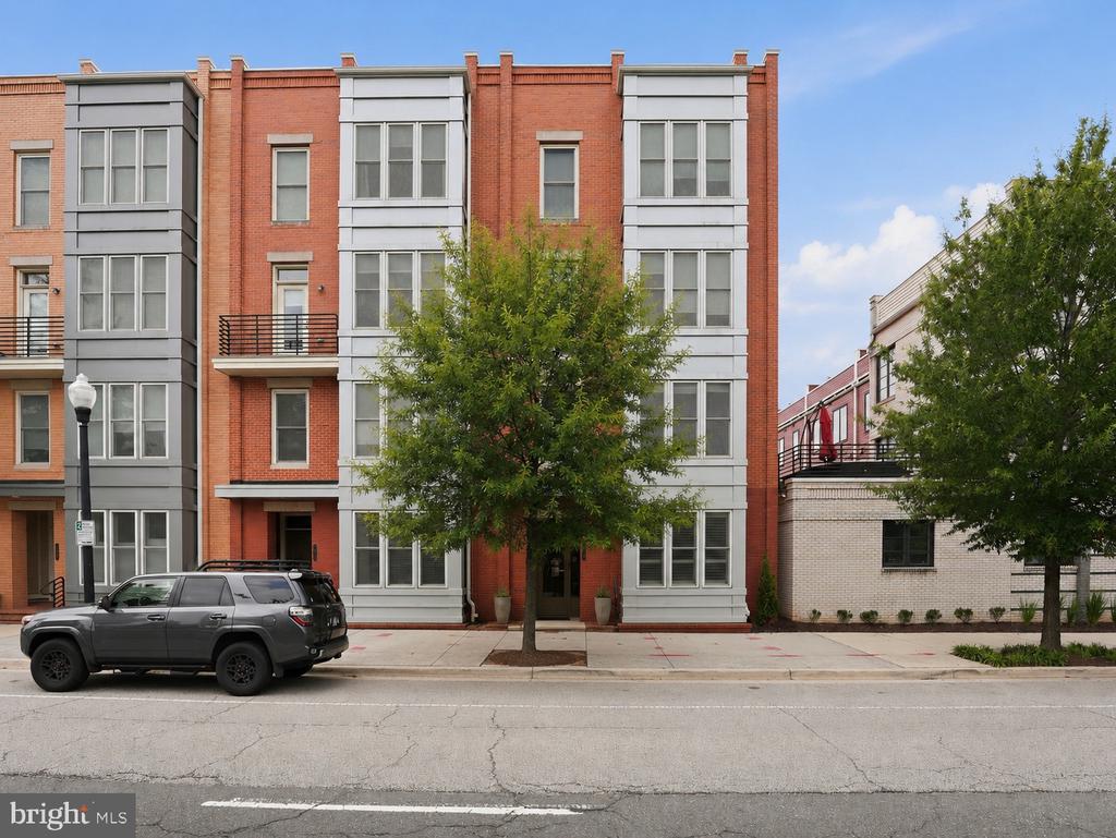 1912 POTOMAC AVENUE Unit: 101