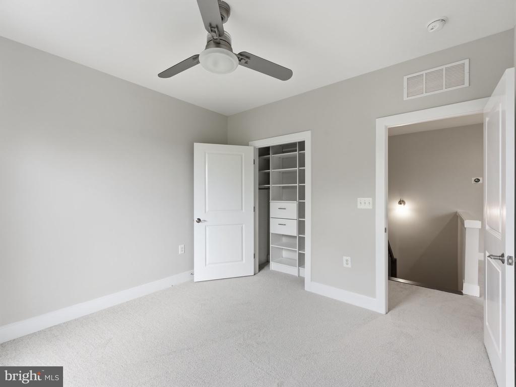 1912 POTOMAC AVENUE Unit: 101