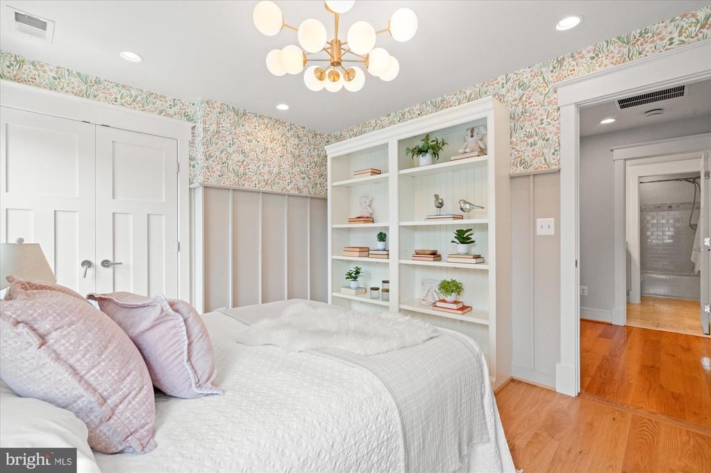 508 E CUSTIS AVENUE