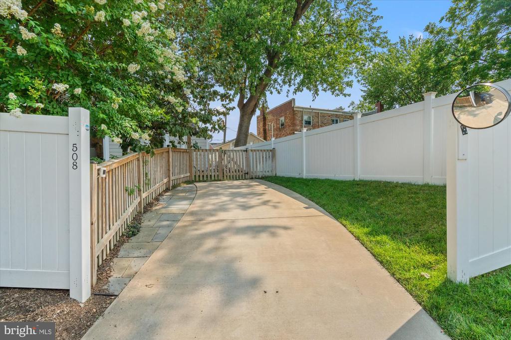 508 E CUSTIS AVENUE