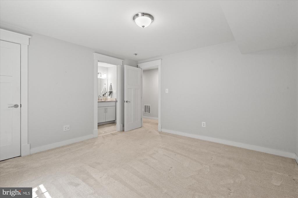 508 E CUSTIS AVENUE