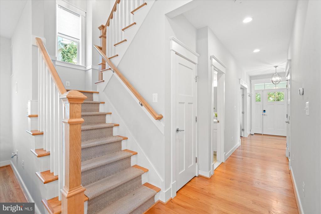 508 E CUSTIS AVENUE