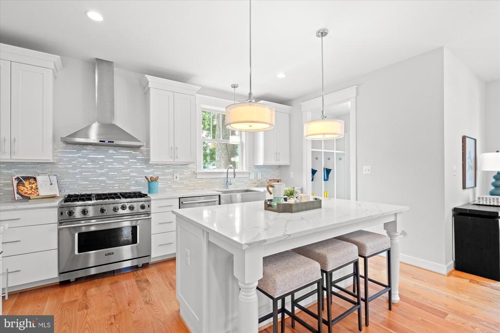 508 E CUSTIS AVENUE