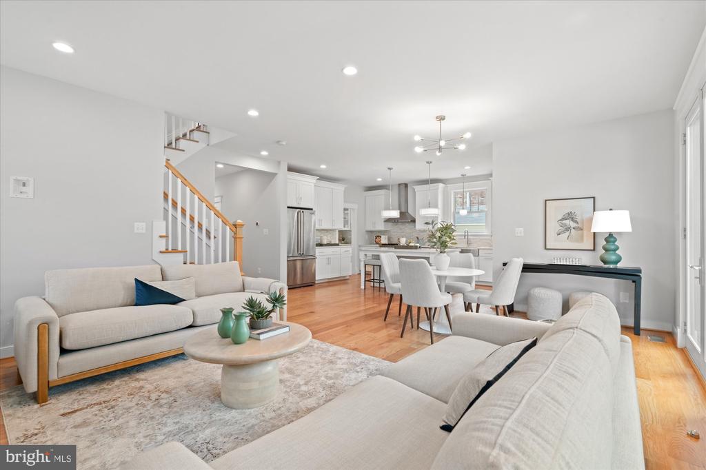 508 E CUSTIS AVENUE