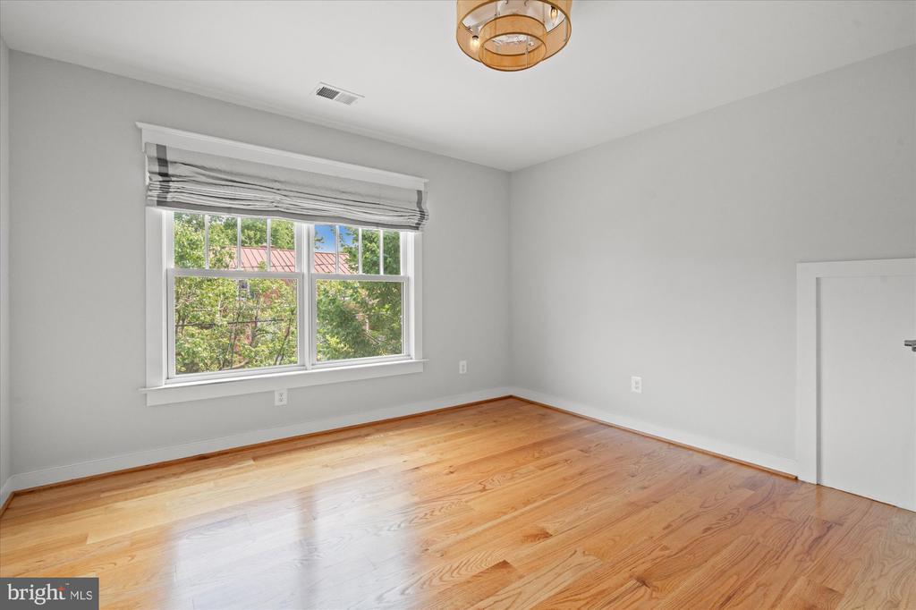 508 E CUSTIS AVENUE