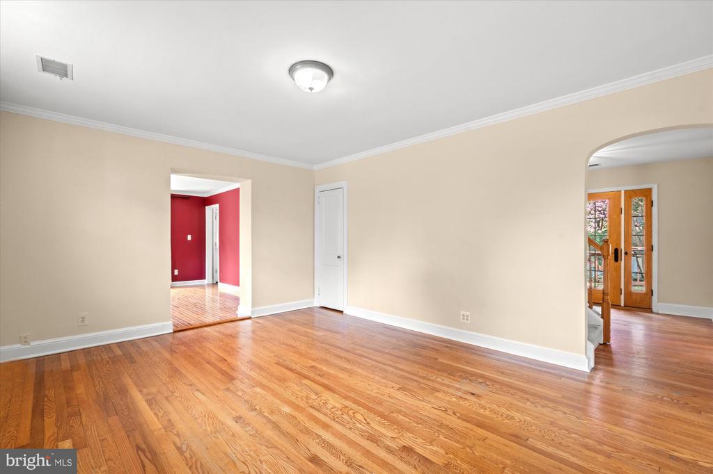 16 E BRADDOCK ROAD