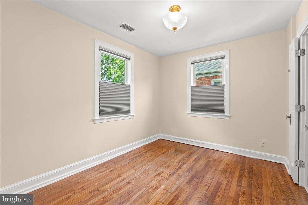 16 E BRADDOCK ROAD