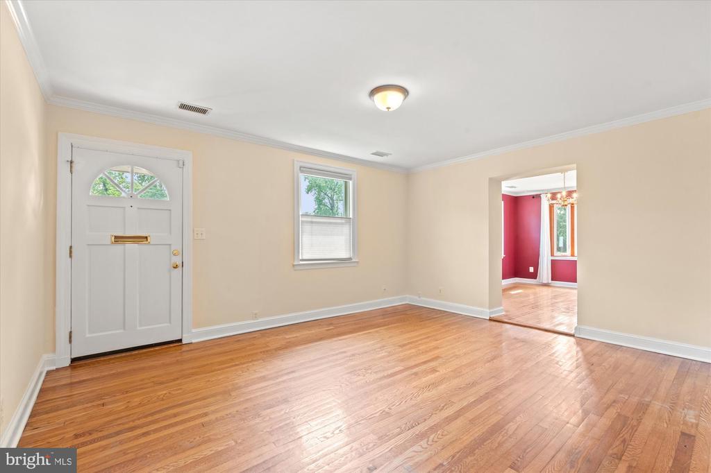 16 E BRADDOCK ROAD