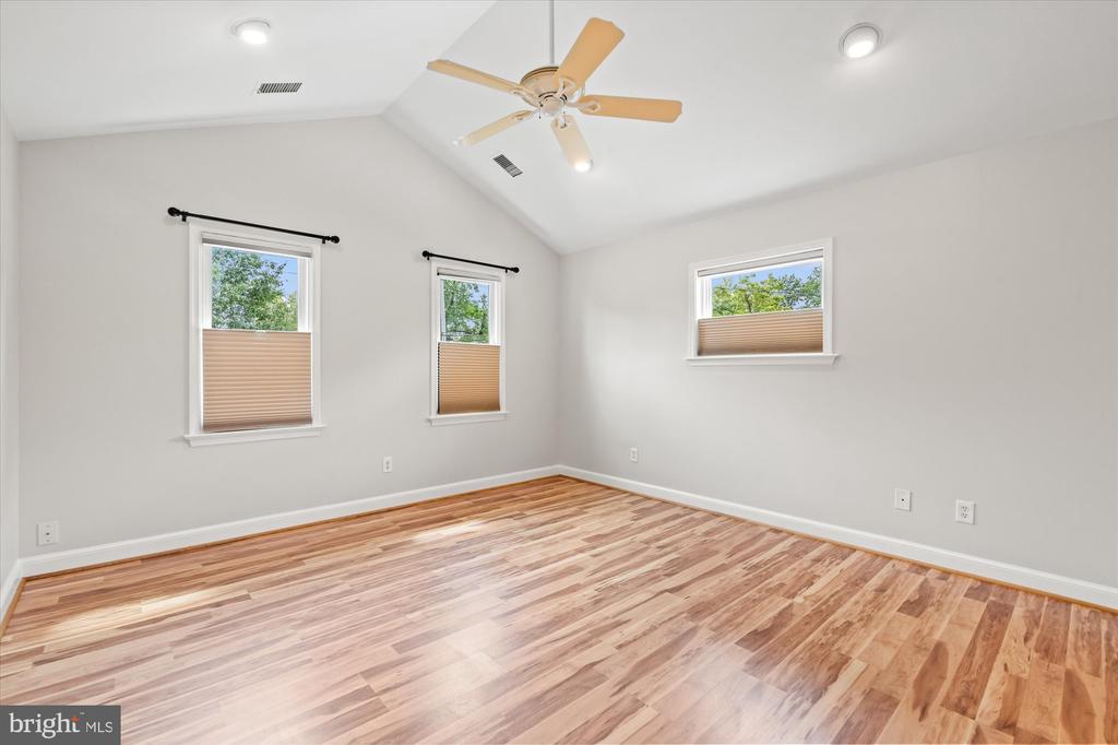 16 E BRADDOCK ROAD