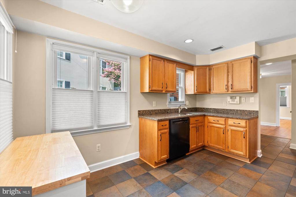 16 E BRADDOCK ROAD