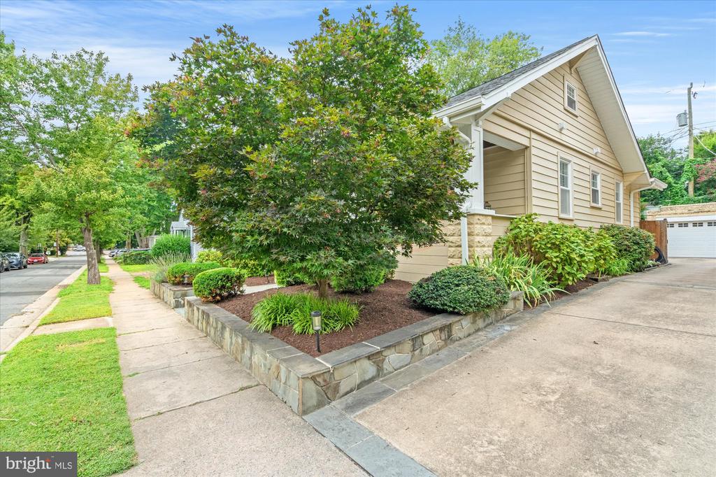 16 E WALNUT STREET E