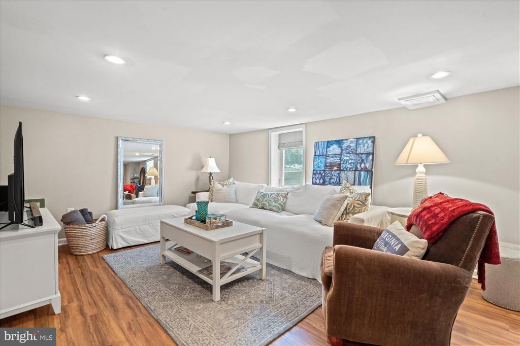 16 E WALNUT STREET E