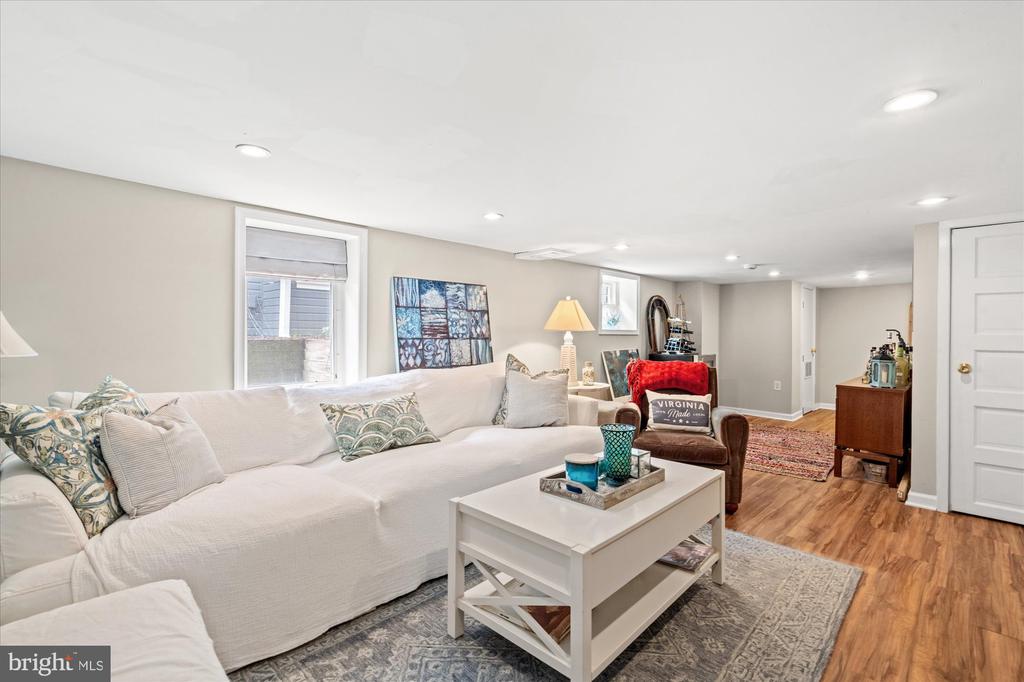16 E WALNUT STREET E