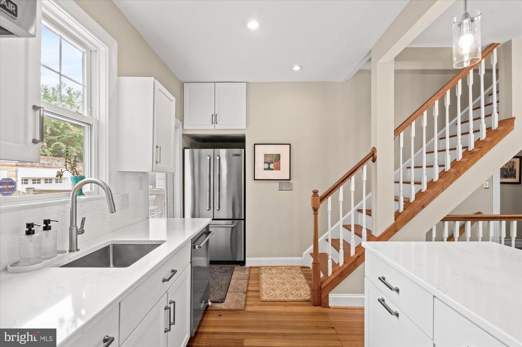 16 E WALNUT STREET E