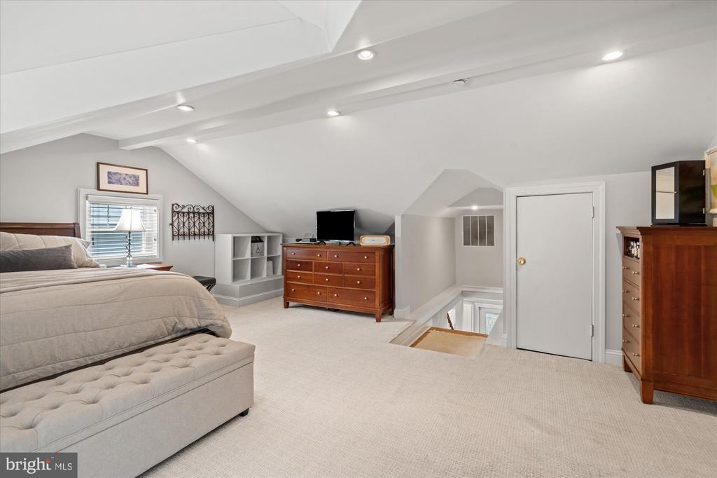 16 E WALNUT STREET E
